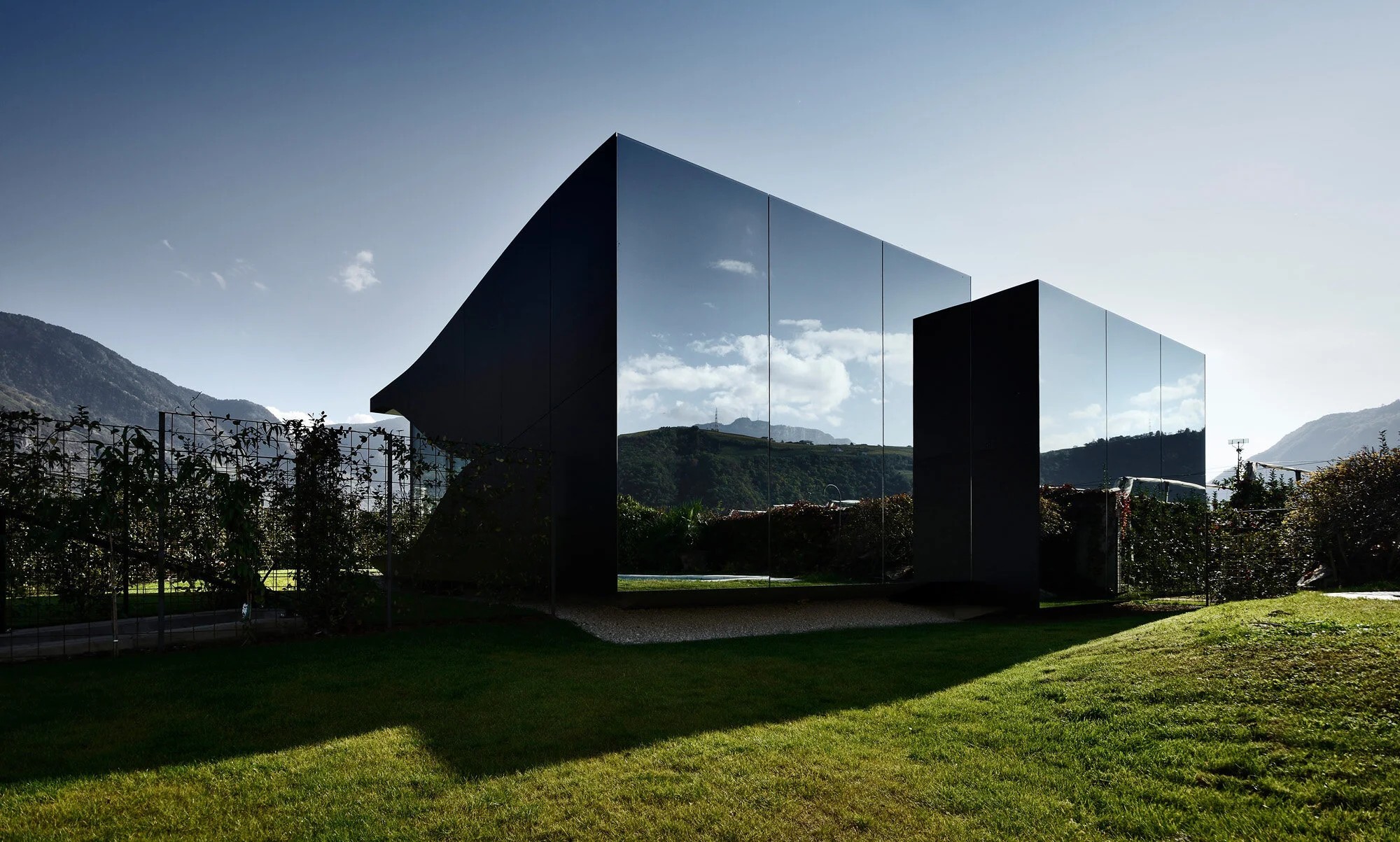 TerraCore Mirror — dois volumes